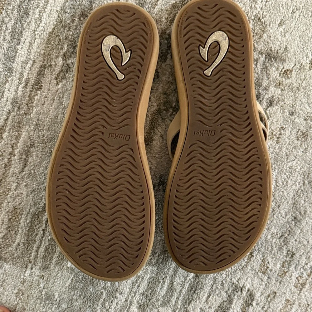 OluKai Kapehe Luana Women‎ Sz 8 Tapa Sahara Tan Cream Full Grain Leather Sandals